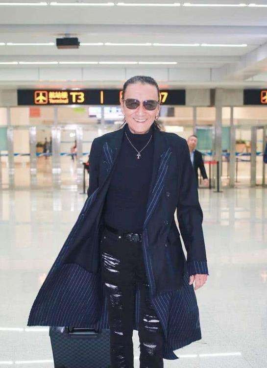 成龙谢贤向华强,谢贤李小龙谁大