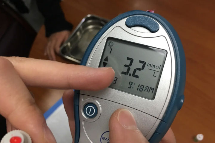 正确的血糖仪校准方法,血糖仪怎么校准和正确使用
