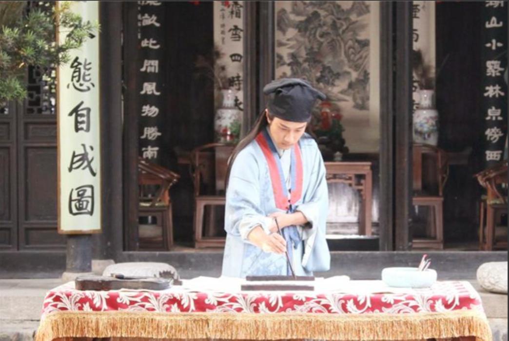 秀才出上联：吕府姑娘，下口大过上口。下联更绝，讽刺意味十足