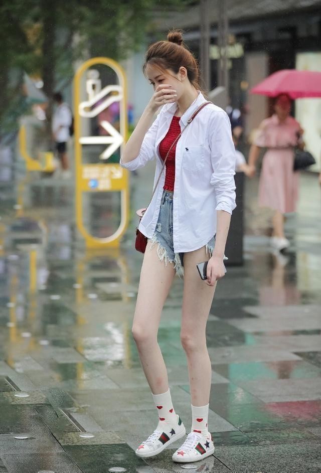 复古灰阔腿牛仔裤穿搭,阔脚裤优雅大气高级感穿搭