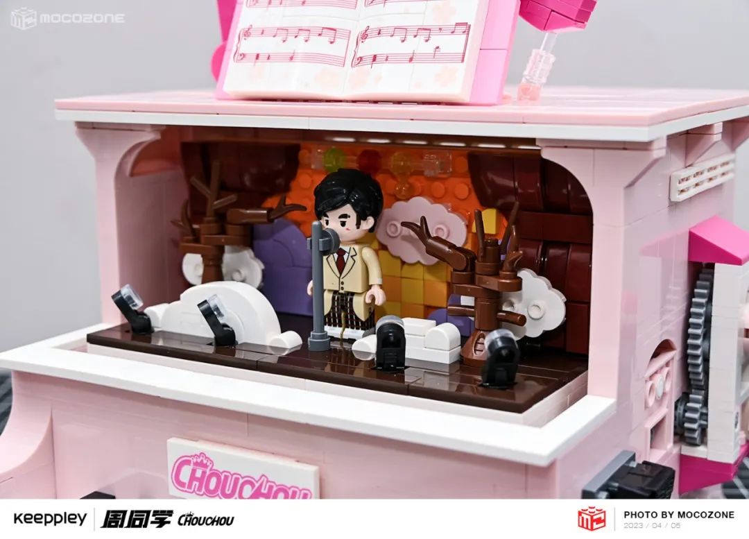 【积木测评】旋转的场景变换！周杰伦首款积木套装很有趣