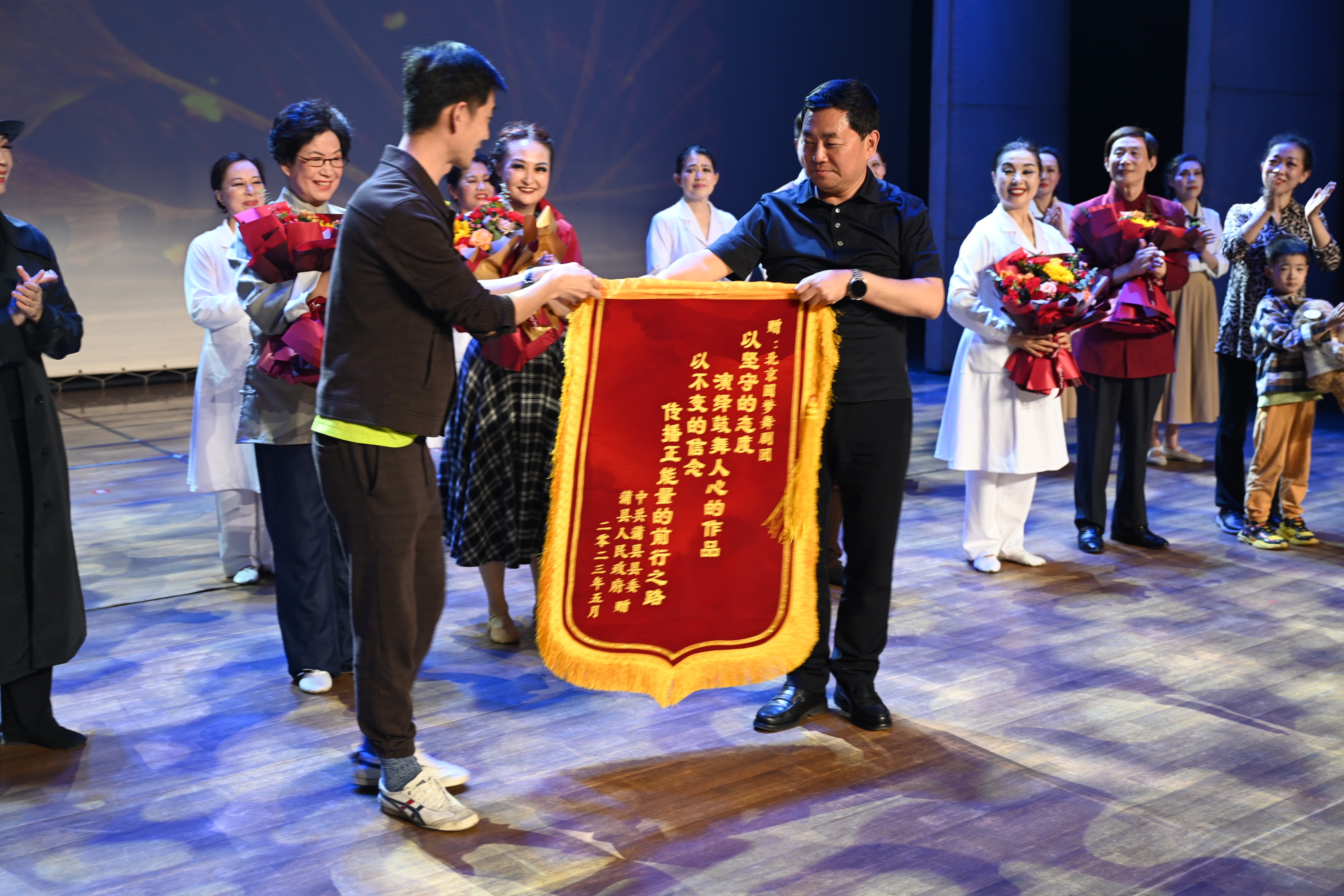 平均63岁的圆梦舞剧团用信仰诠释信仰如钢