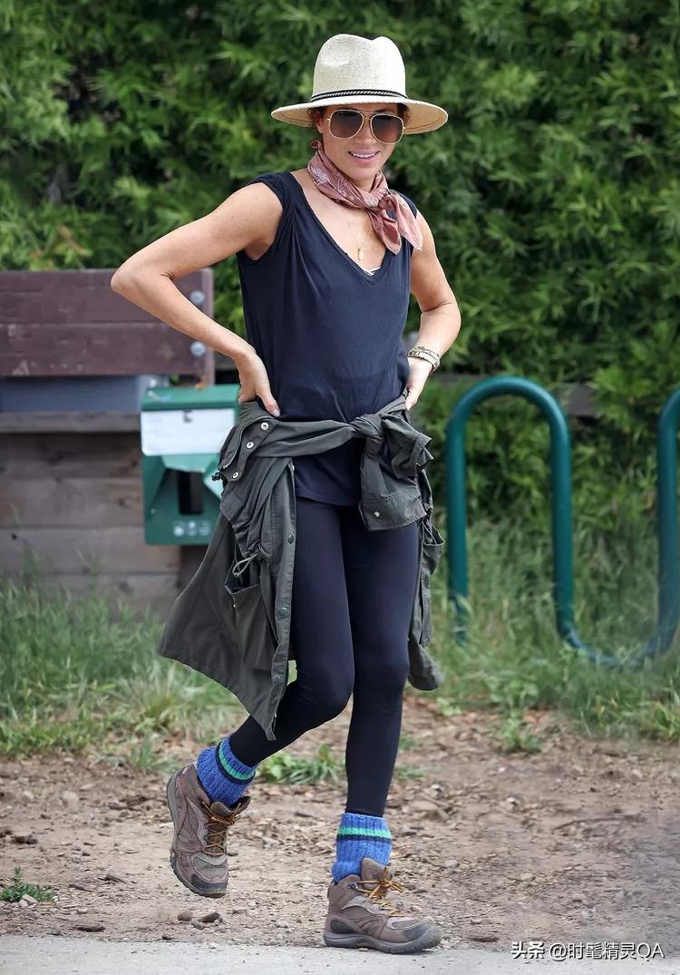 姊呮牴鍦ㄧ帇瀹ら伃鍙椾簡鍝簺姝ц,姊呮牴鎯ㄩ伃鍐锋紶鍙洜鍑壒鎷呭咖鍝堥噷