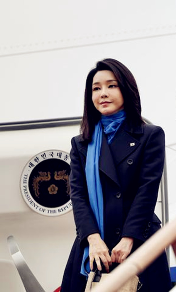 韩国第一夫人金建希着装图片,尹锡悦金建希访问阿联酋