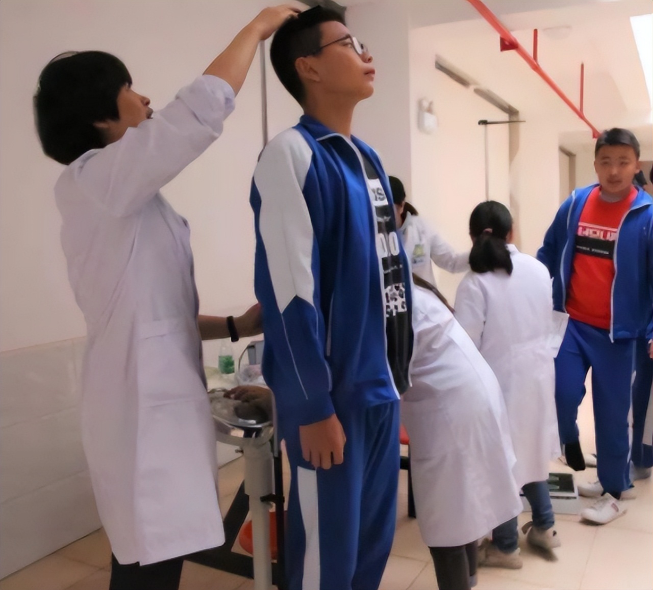 初中生的标准身高应该是多少,2020初中生身高标准对照表