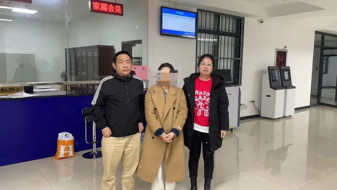 未成年人被别人欺骗送游戏装备,未成年领游戏皮肤诈骗