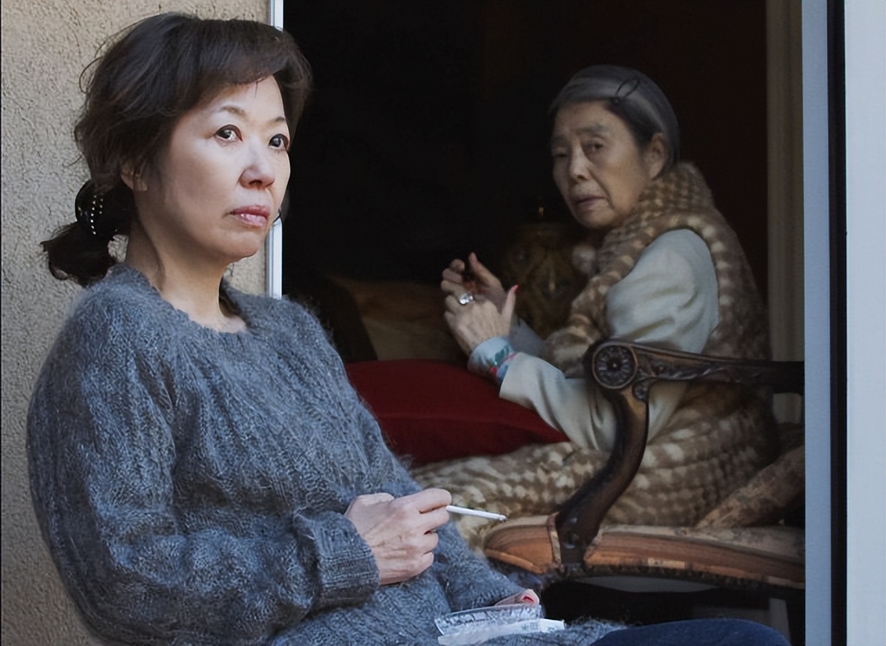 50岁大妈谎称自己32岁骗小伙11万,63岁日本大妈诈骗27亿