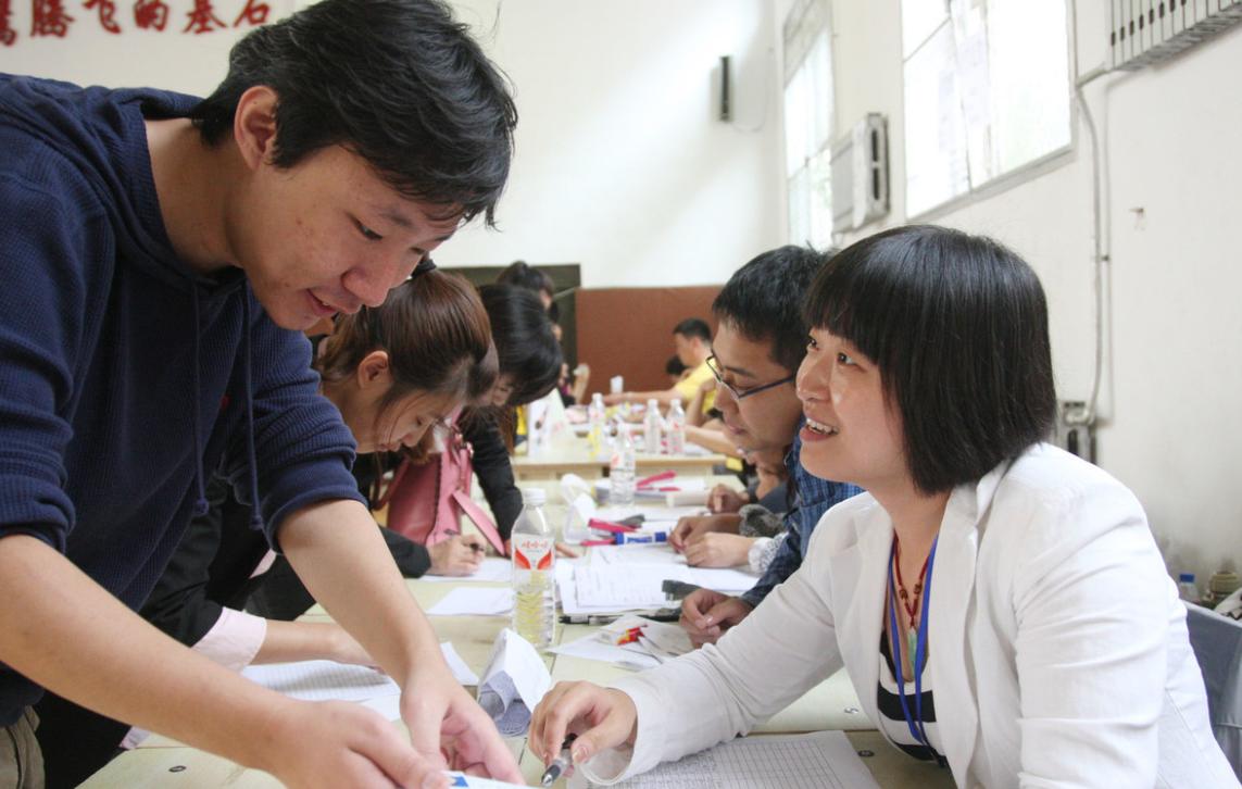 走人才引进和考事业编哪个更好,人才引进的事业编和正常的一样吗