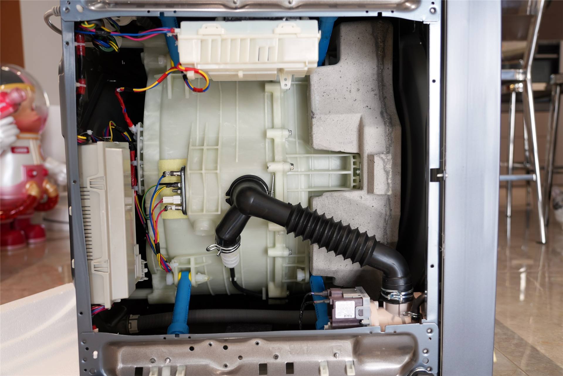 海尔全触屏洗衣机精华洗超薄款,海尔超净全自动洗衣机拆解