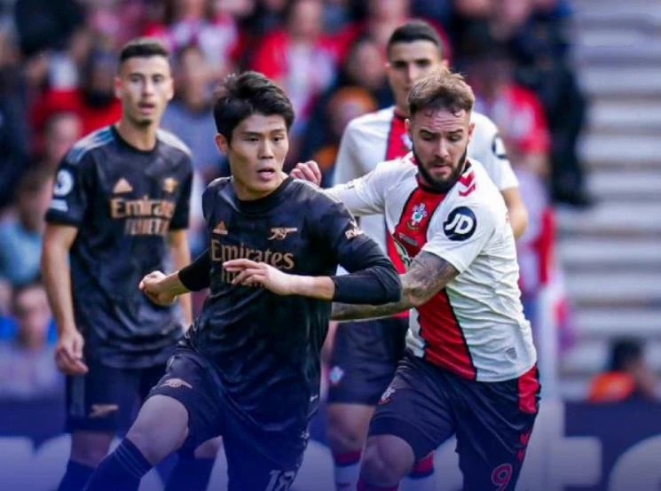 亚洲最强左后卫富安健洋,富安健洋目前效力于哪支球队