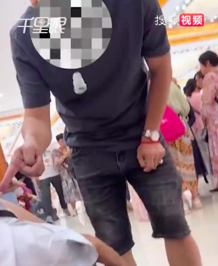 云南导游骂游客不购物视频后续,游客不购物被骂老臭流氓