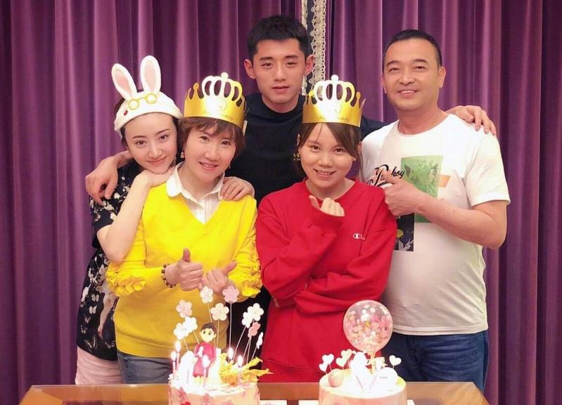 张继科和女友聚餐,张继科和女生约会