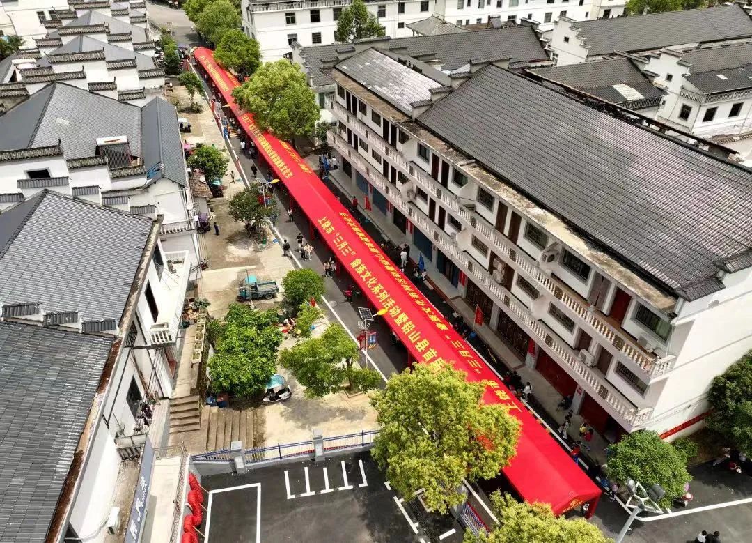 涓婇ザ閾呭北鐣叉棌椋庢儏,澶╀笅show