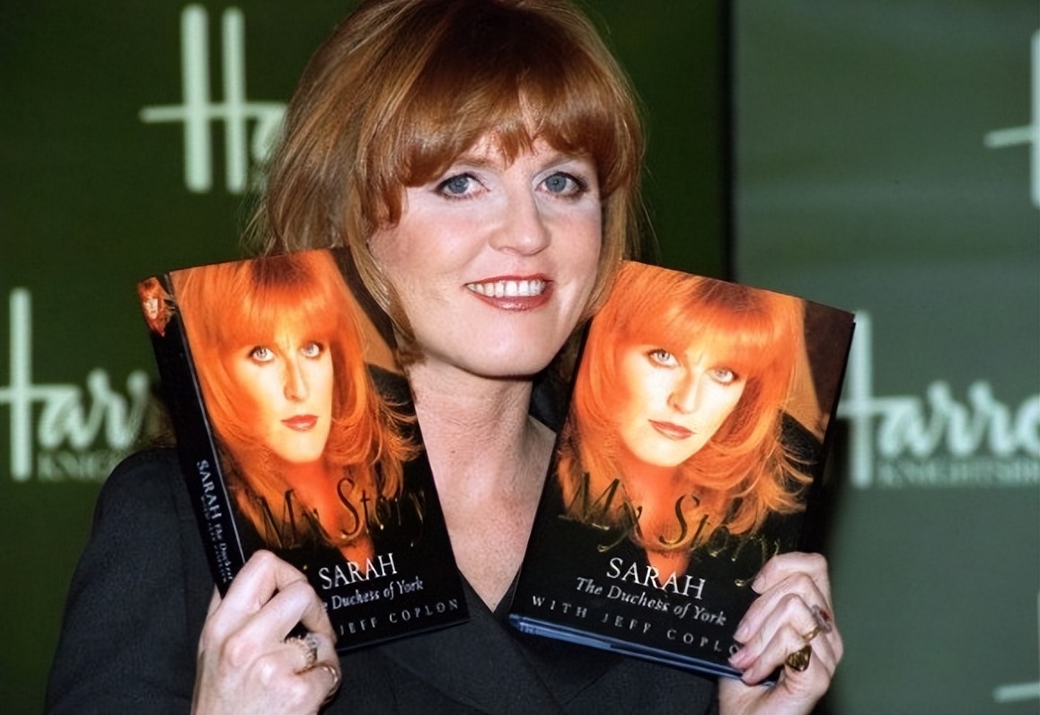 女王前儿媳：因沙滩艳照被逼离婚，利用王室敛财，手段比梅根高明