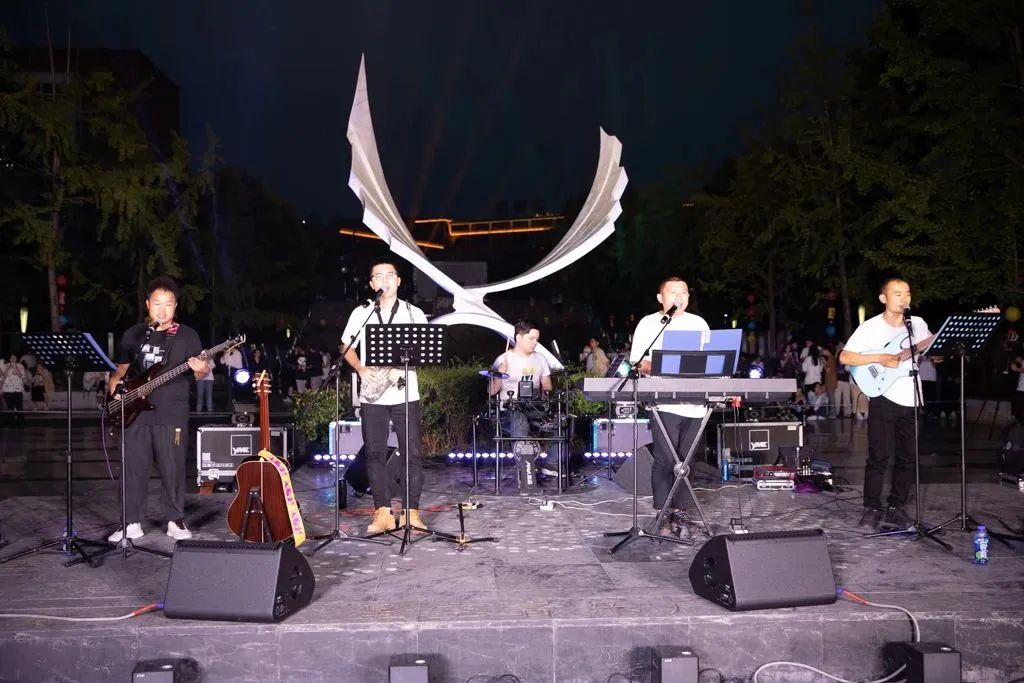 鐩涗笘鍗庤癁鐮ョ牶鍓嶈,鐩涗笘涓崕鐮ョ牶鍓嶈