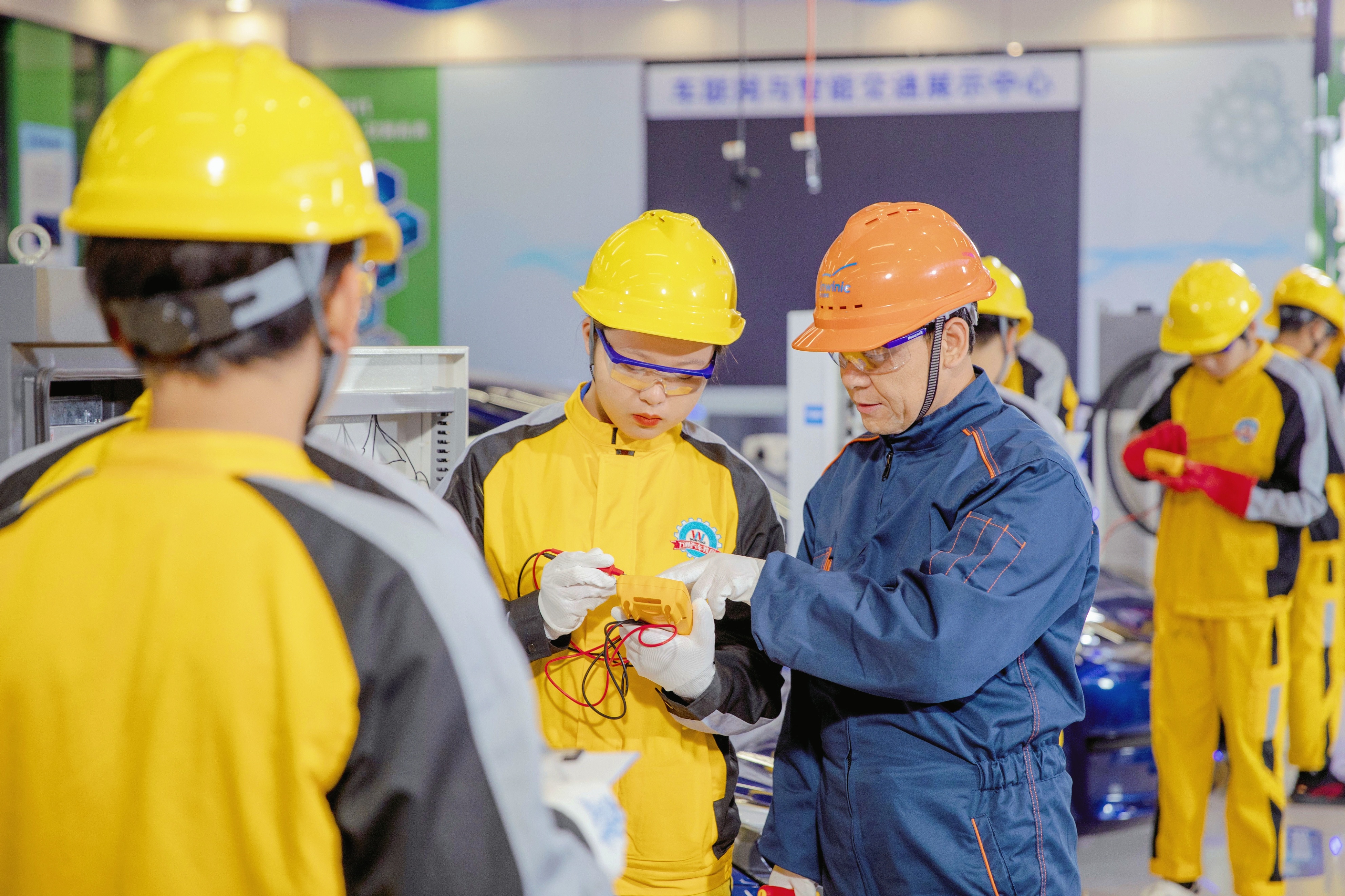 新能源汽车技术与汽车维修专业,新能源汽车维修技术专业