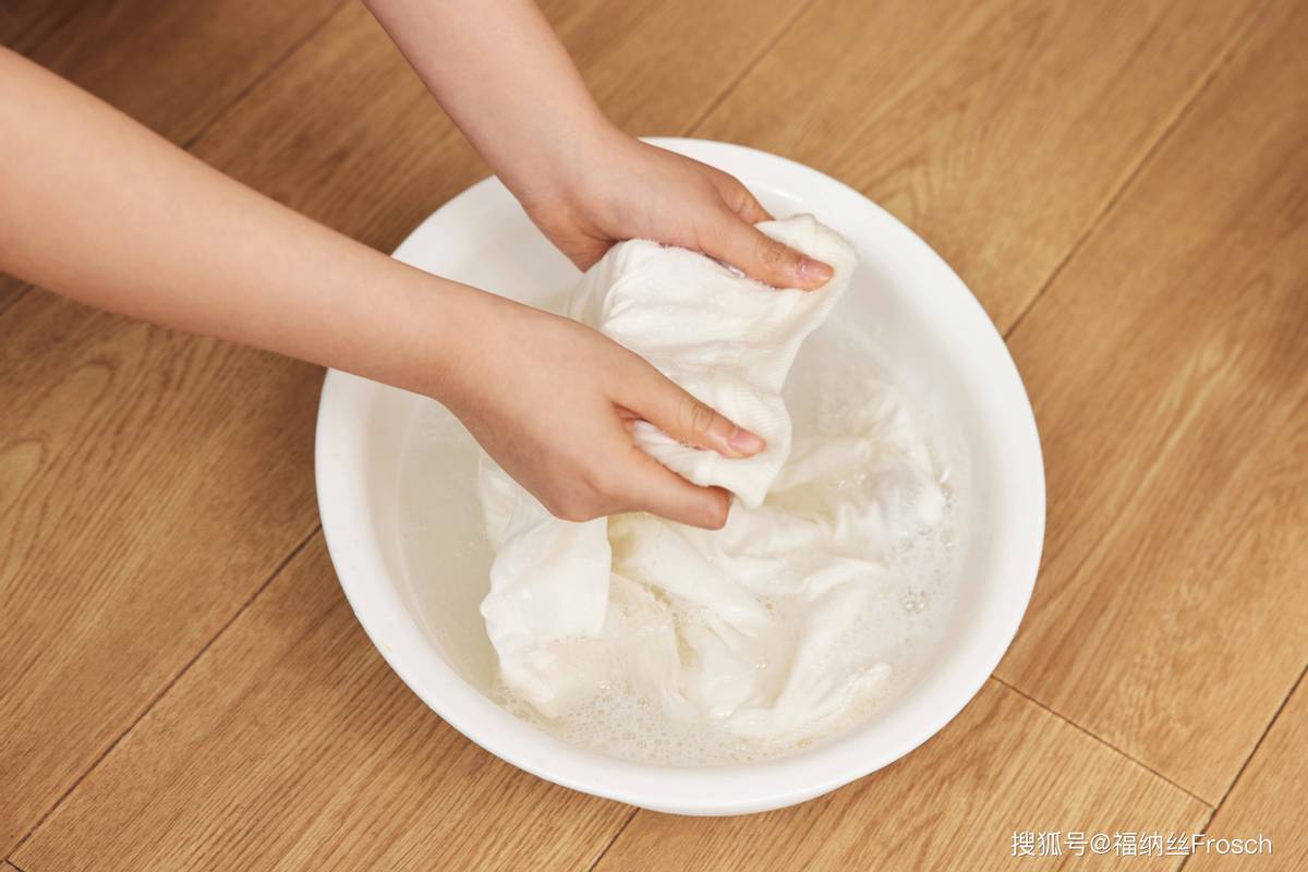 外阴总是很干怎么回事,阴道每天都有什么症状