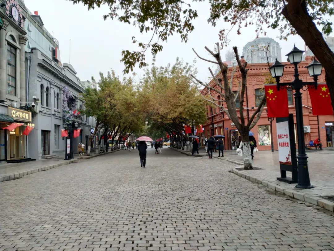 我是旅居三亚的姑娘，最终仓惶逃回深圳了