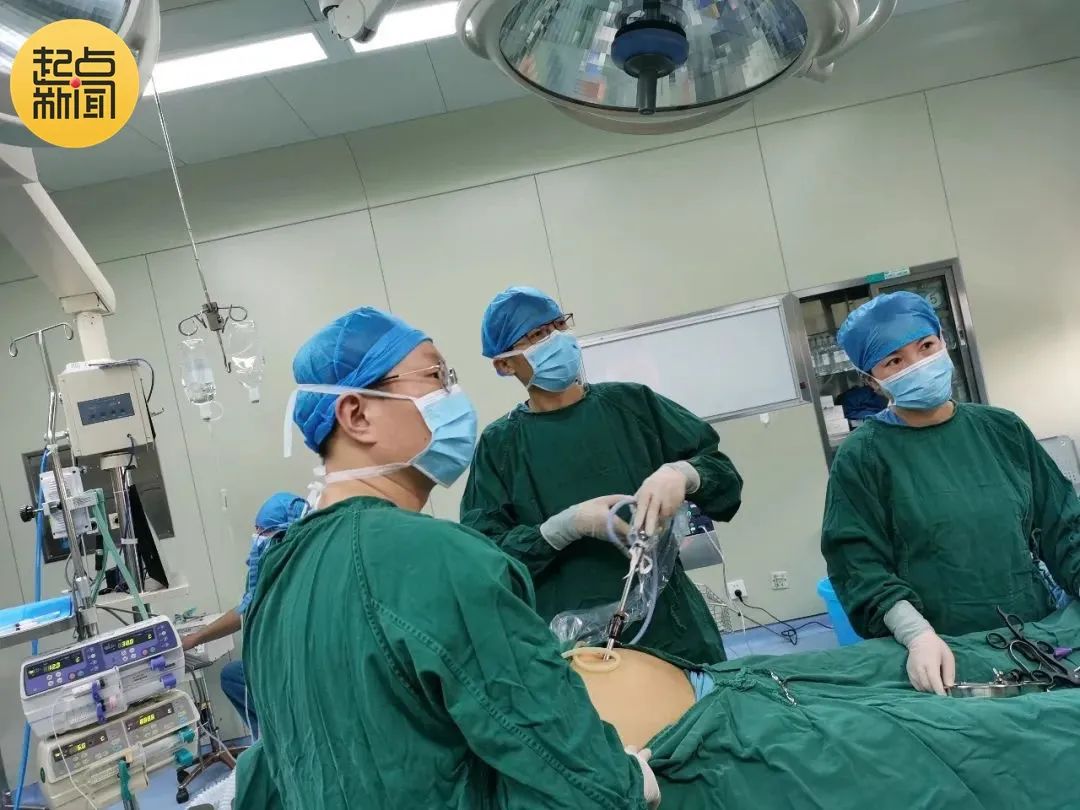 男子工地滑倒被钢筋刺穿身体,男子工地坠落被钢筋刺穿腹部