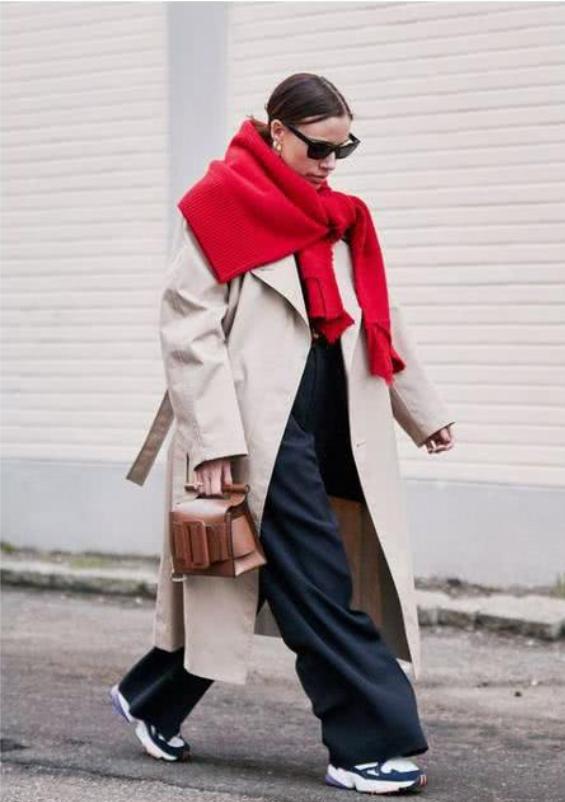 红色衣服怎么穿不显俗,红色怎么穿不土气