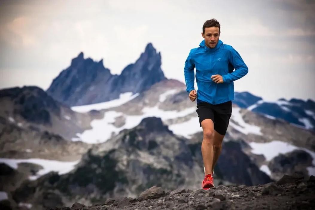 2000块钱买什么冲锋衣,2000多价位买什么冲锋衣