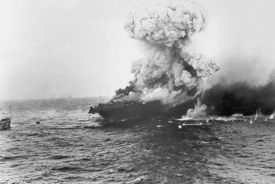 来一艘炸毁一艘,英国军舰大败落荒而逃,解放军打出中华国威!