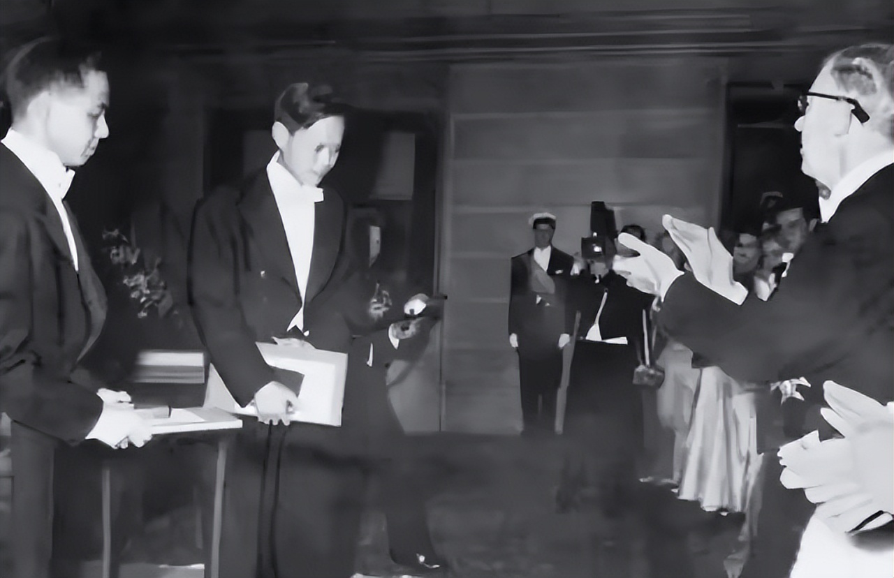 98岁的杨振宁和妻子翁帆现状曝光,杨振宁和翁帆现在结婚了吗