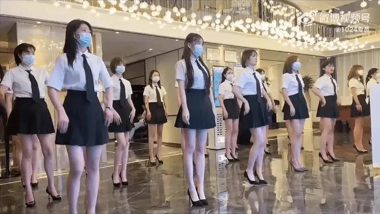 足浴店集体抓钱舞完整版,足浴女员工跳舞