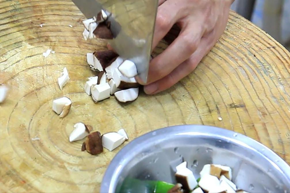 儿童缺乏锌主要要吃哪些食物,儿童锌过高症状吃什么食物补得快