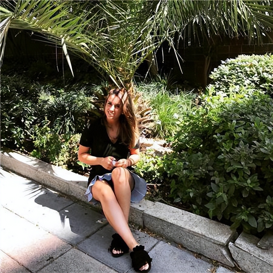 格列兹曼进球后示爱女友,格列兹曼示爱妻子