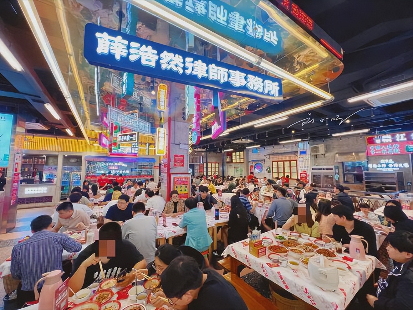 吃南昌美食辣哭的外地网红,网红江西南昌吃辣