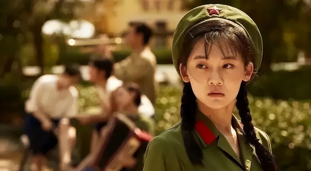 垫屁垫，烤瓷牙，戴美瞳：这些女明星的修修补补，看得人眼花缭乱