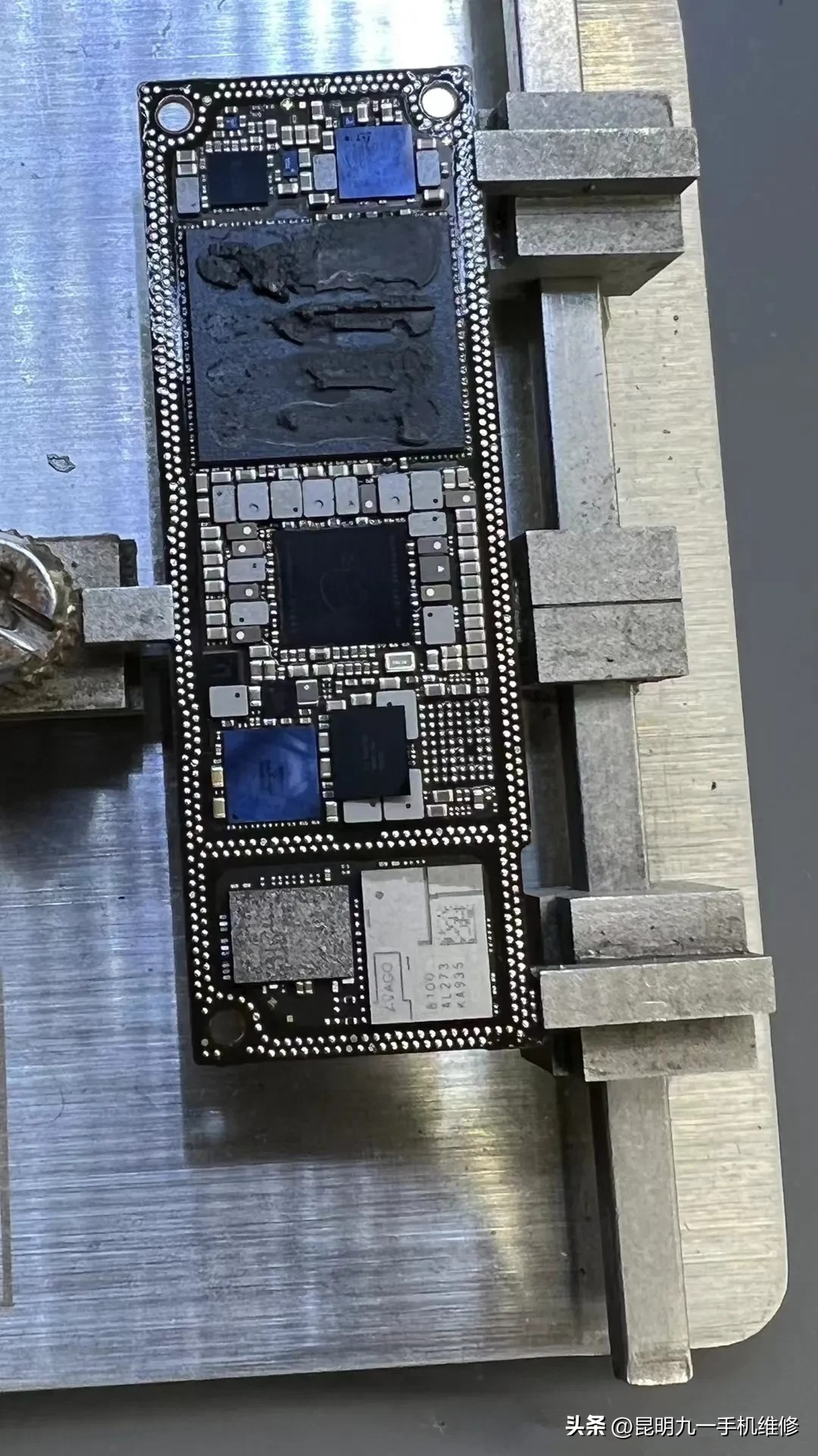 苹果手机进水可以用吹风机吗,苹果手机进水充不上电怎么处理