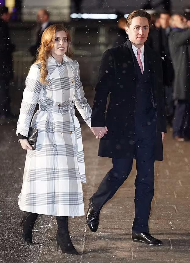 英国公主素颜走街,英国公主打扮