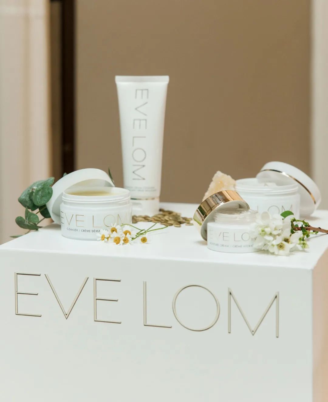 国外大牌成“上门女婿”，这些国货集团出息咯！