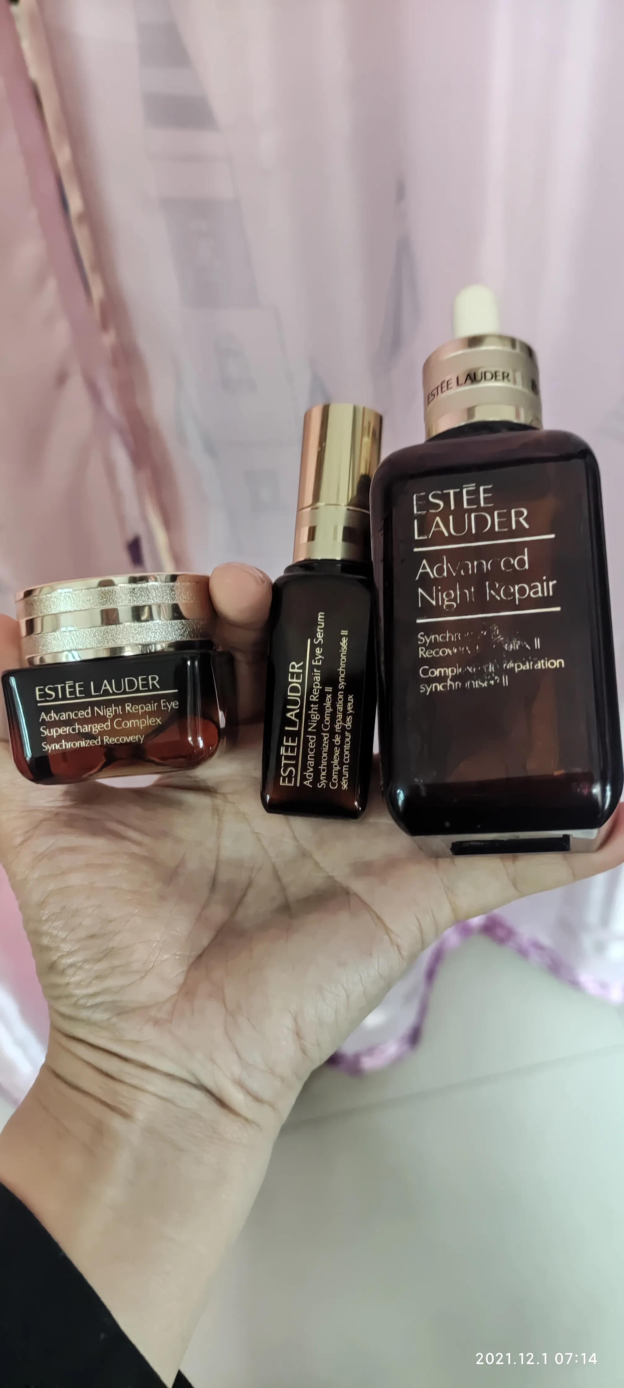 女士28岁开始衰老紧致护肤品,护肤品不一定贵就是好的