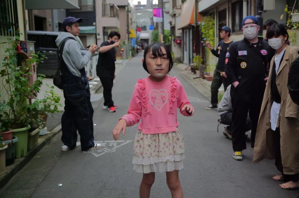 一日本人为了做面罩，竟然向全世界“买脸”，太奇葩了！