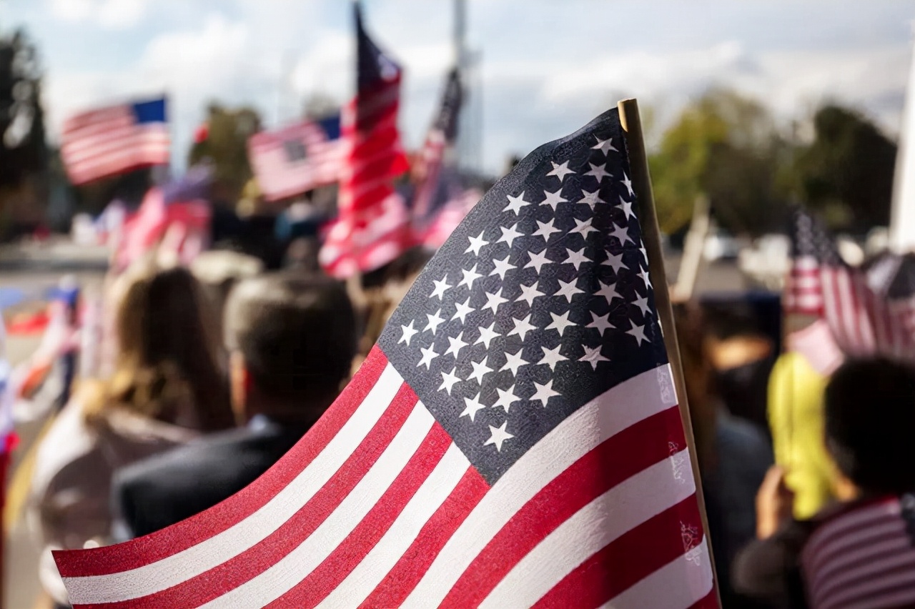 美国无法阻止中国的崛起,美国难以超越吗