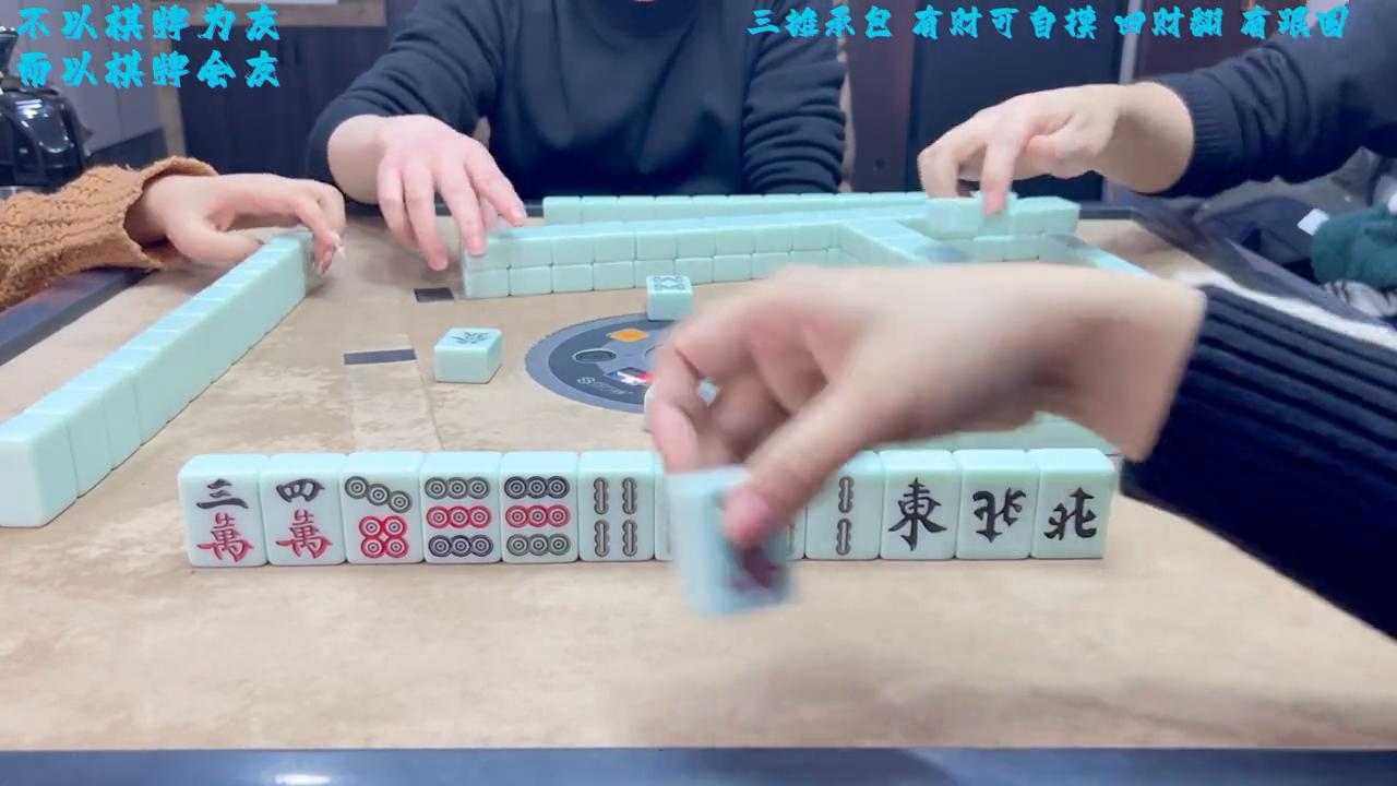 这样的手牌你会怎么打？熊猫位摸到一手烂牌，你会如何操作