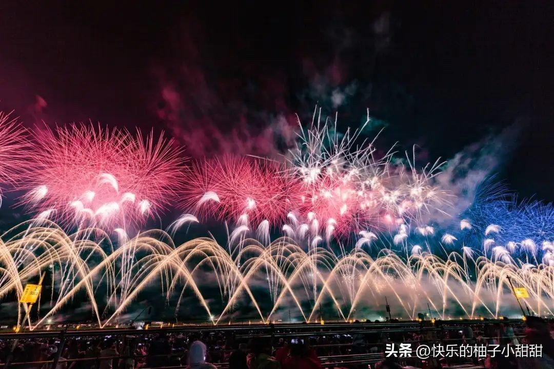 海水不输冲绳，这座青春背后的小城，夏日烟花又封神了！