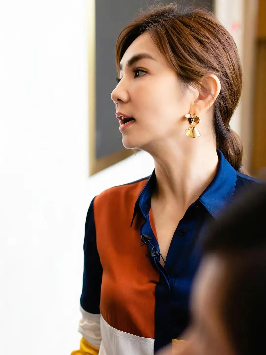 ella陈嘉桦恋人未满初舞台完整版,陈嘉桦浪姐4首秀舞台