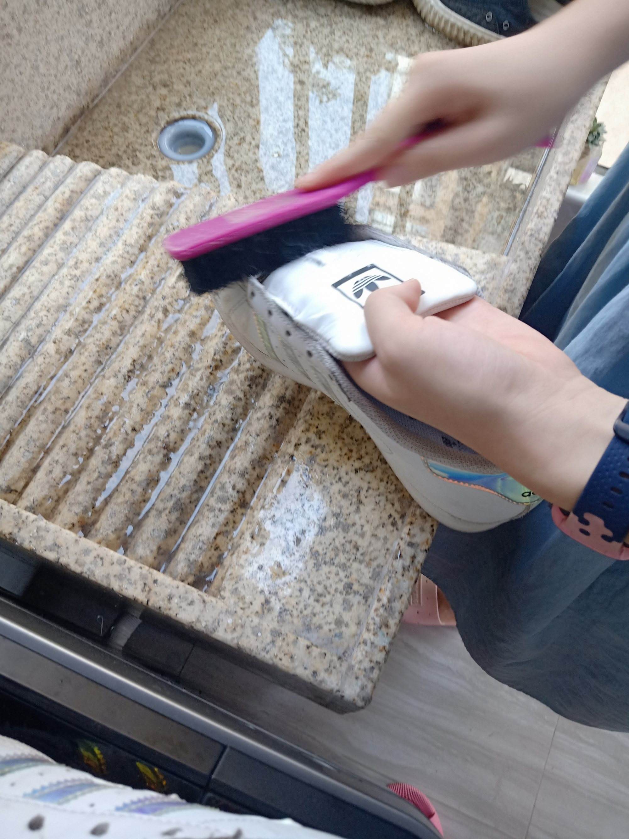 鞋子开胶了怎么办别再傻傻用502粘,鞋子开胶用什么粘最好502