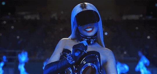 好拽！从贫民窟到顶奢代言人，骂卡戴珊是学人精…