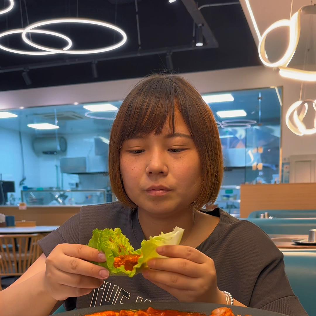 老板娘被整哭了？咱一边吃饭，一边吃瓜来！今天这个瓜真的...