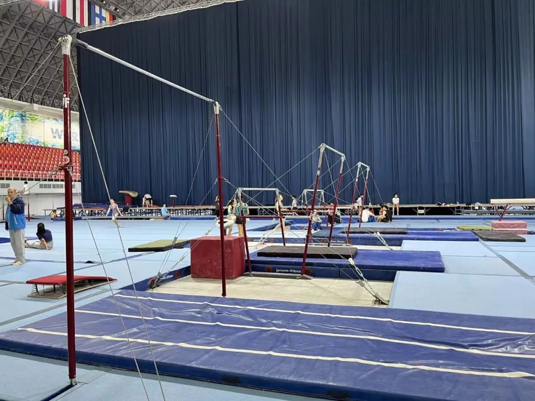 在塔什干,在帕米尔高原与塔吉克人同生活