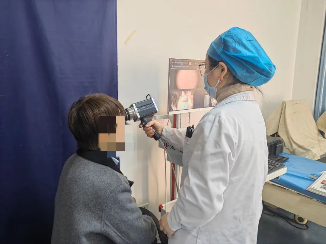 头上长了红色斑要注意了,头上有斑块怎么治