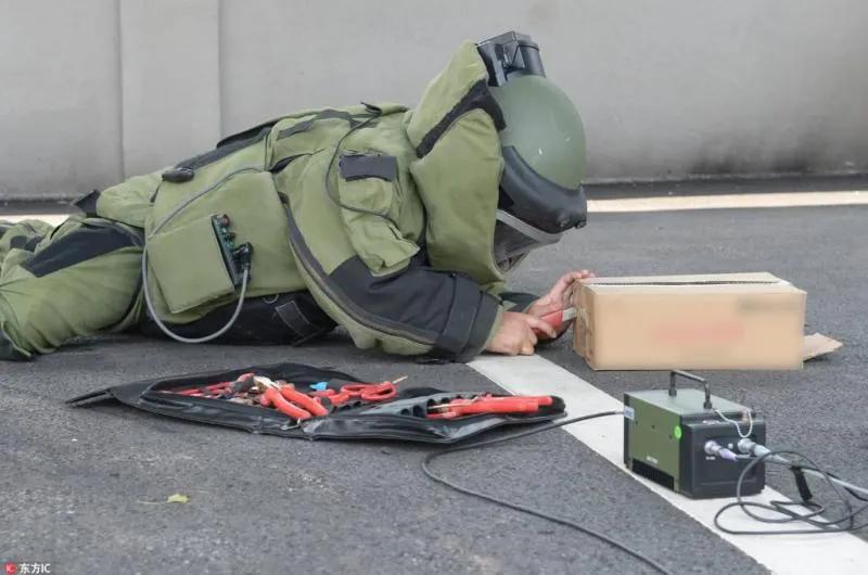 特警商场反恐演练,特警反恐单兵装备