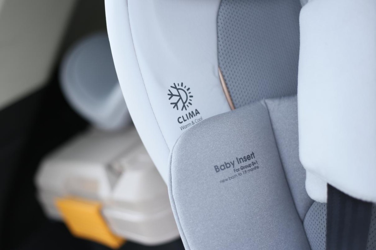 二胎两个孩子如何装安全座椅,怎样挑选儿童汽车安全座椅呢