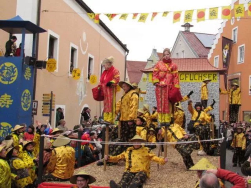 欧洲最奇葩小镇,欧洲小镇中国人