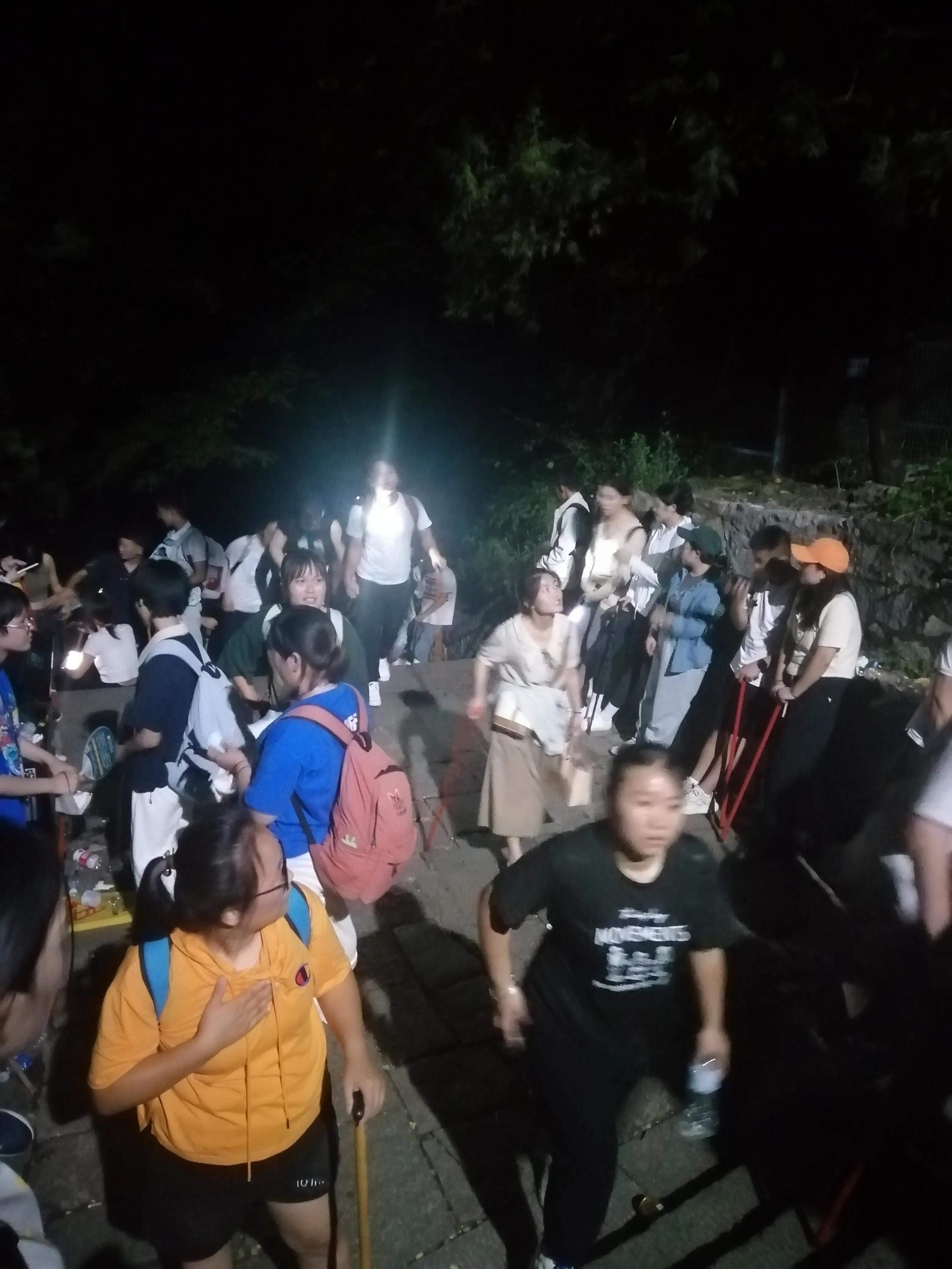 夜登泰山观日出最详细攻略,爬泰山看日出日落赏泰山美景